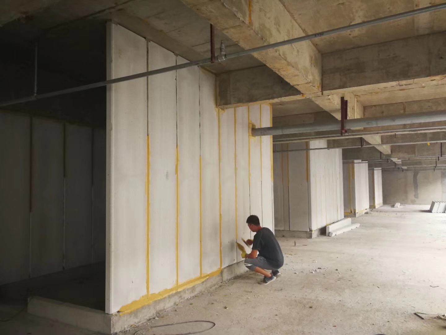 江城无机发泡轻骨料混凝土隔墙板施工技术性能研究